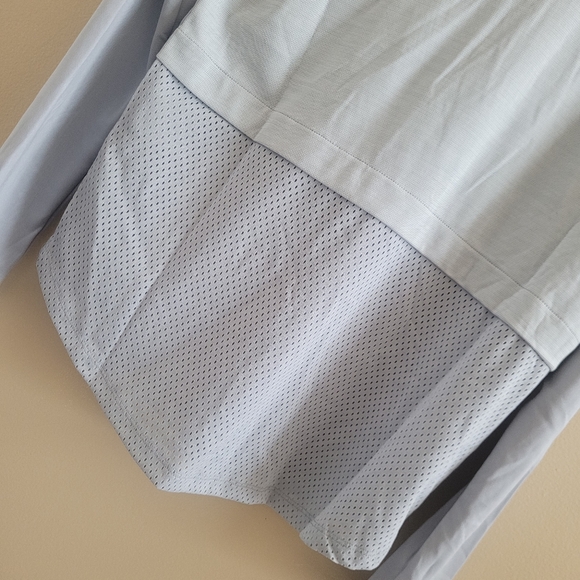 Under Armour | Girls Heatgear New Gray Loose Long Sleeve Top - Picture 4 of 10